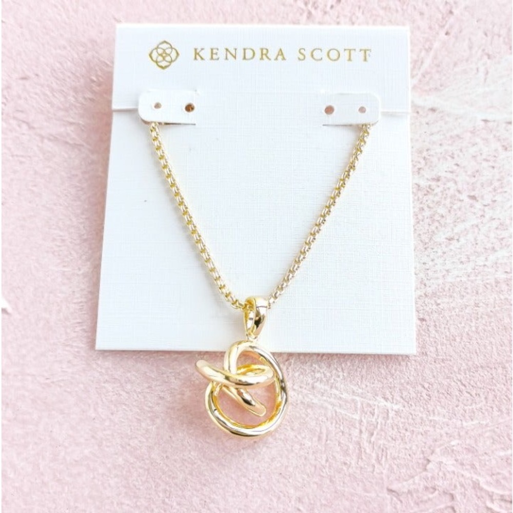 Kendra Scott love knot necklace new w/out tags